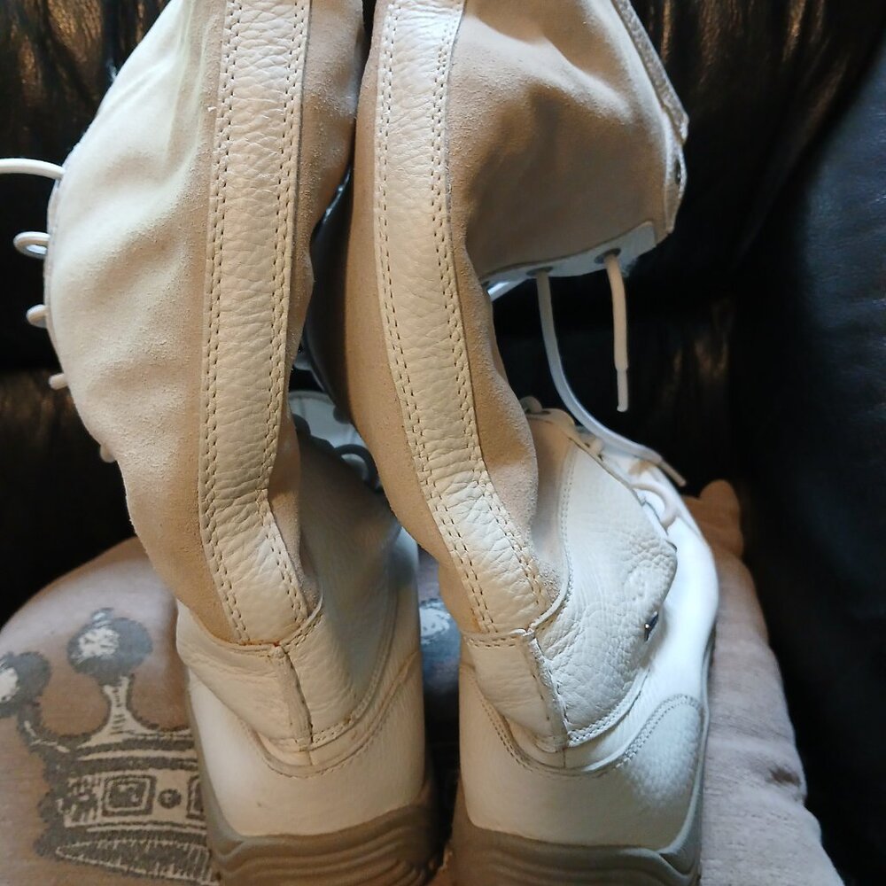UGG Tall Adirondack Boot White - Picture 5 of 11